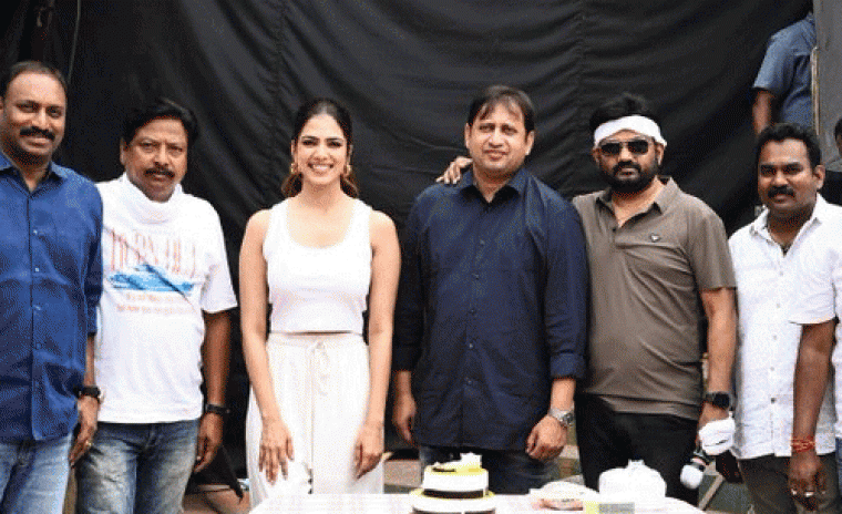 'రాజా సాబ్' సెట్స్ లో SKN బర్త్ డే సెలెబ్రేషన్స్