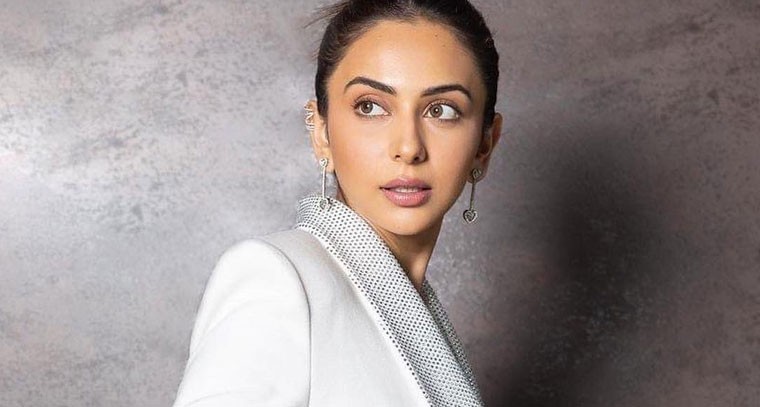  లేడీ బాస్ లుక్ లో రకుల్ 