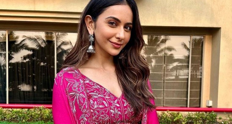 క్లాసిక్ లుక్ లో రకుల్ ప్రీత్ సింగ్