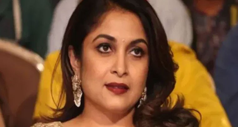 ఫ్లాపుల నుంచి రాజమాతగా.. రమ్యకృష్ణ అద్భుత ప్రస్థానం