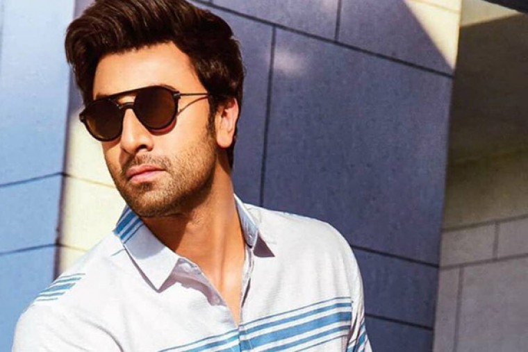 బాలీవుడ్ స్టార్ హీరో రణ్ బీర్ కపూర్ బర్త్ డే నేడు 