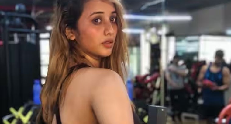 జిమ్ లుక్ లో హాట్ హాట్ గా రాణి ఛటర్జీ