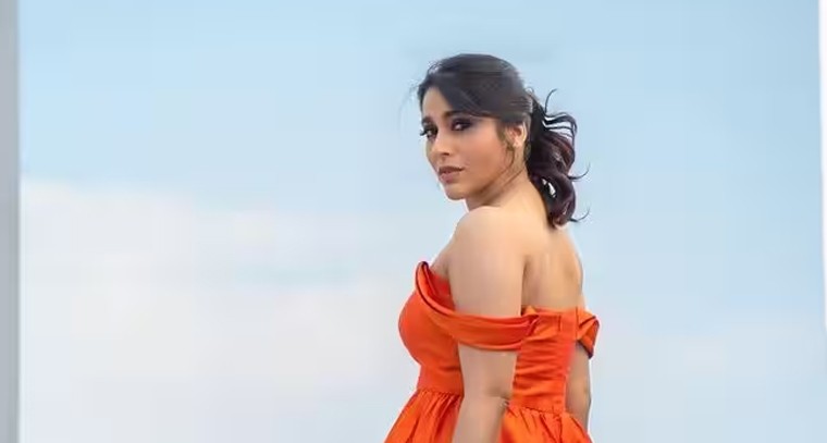 మెంటల్‌ ఎక్కిస్తున్న హాట్‌ యాంకర్‌ 