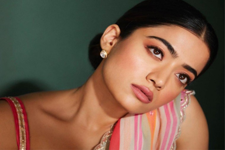 తన స్టైల్ లో ట్రోలర్స్ కి చెక్ పెట్టిన రష్మిక ..!!