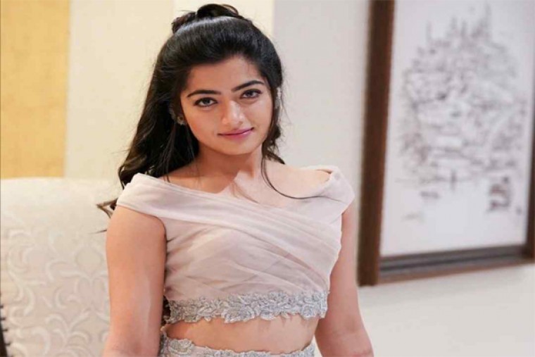 ముంబైలో ఫ్లాట్ కొంటున్న రష్మిక మండన్నా ..!!