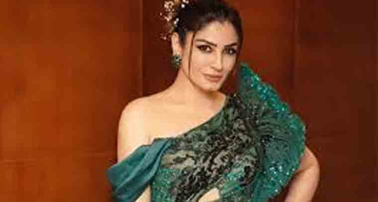 ఎయిరిండియా సిబ్బందిని ప్రశంసించిన రవీనా టాండన్
