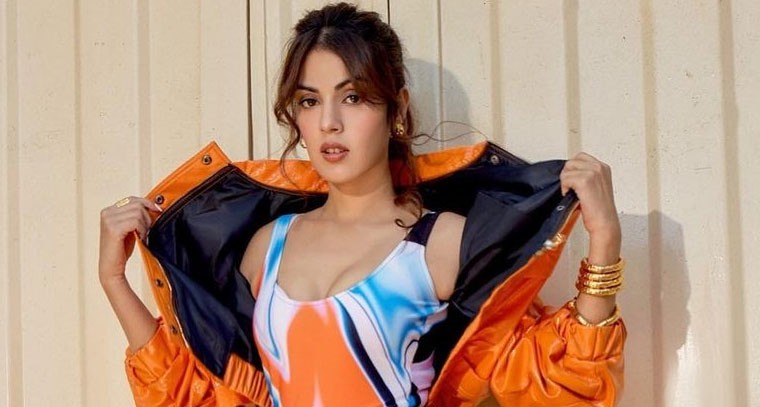 రియా చక్రవర్తి  స్టన్నింగ్‌ ఫోటో షూట్