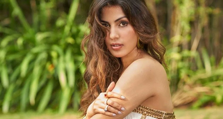 రియా చక్రవర్తి బోల్డ్ లుక్ !