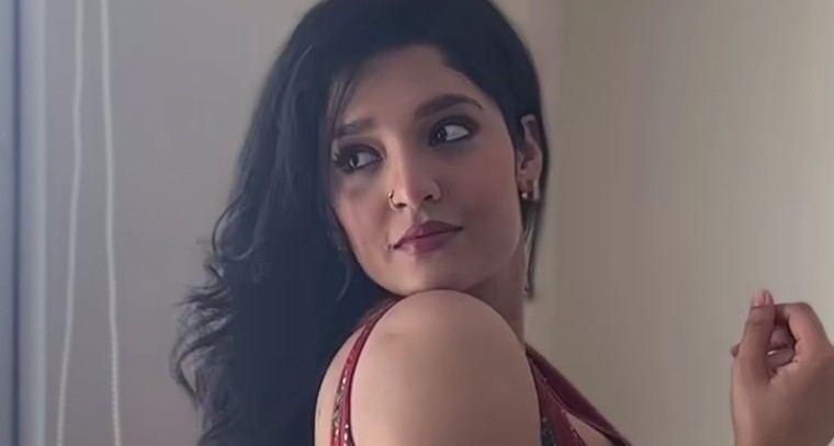 అందాలతో పిచ్చెక్కించిన రితికా సింగ్‌