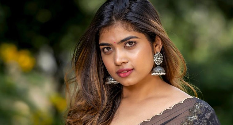 స్నానాల గదిలో రీతూ చౌదరి సెల్ఫీలు