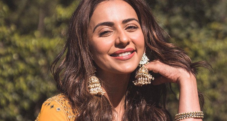 ట్రెడిషనల్ లుక్ లో  రకుల్‌ 