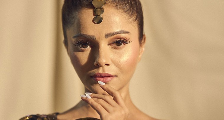 కొత్త లుక్ లో రుబీనా దిలైక్