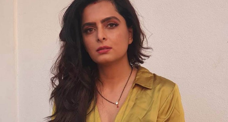  బాలీవుడ్ చీకటి రహస్యాలను బయట పెట్టిన షెర్లిన్ అకా రుహి