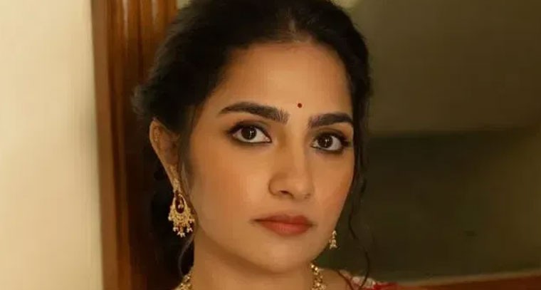 కాంతార-1 తో పాన్ ఇండియా స్టార్‌గా ఎదిగిన రుక్మిణి వసంత్