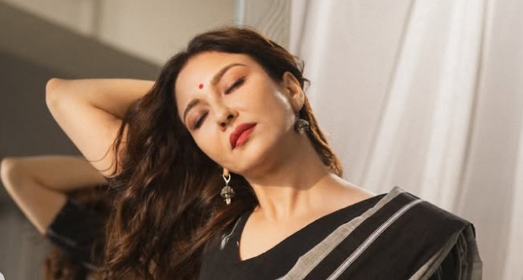 చీర లుక్ లో  సౌమ్య టాండన్