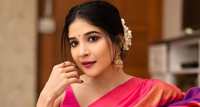  తన వ్యక్తిగత జీవితం గురించి  సాక్షి అగర్వాల్ ఆశ్చర్యకరమైన  కామెంట్స్