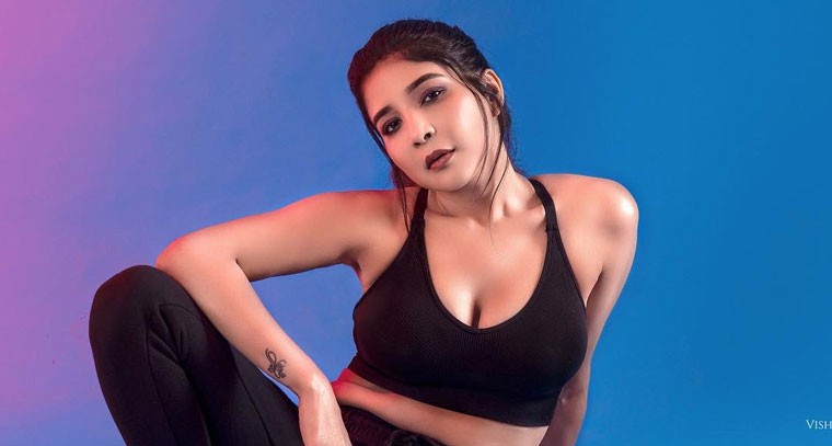 జిమ్ సూట్‌లో సాక్షి అగర్వాల్ 