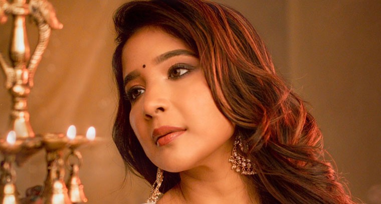 లెహంగాలో మెరిసిపోతున్న సాక్షి అగర్వాల్