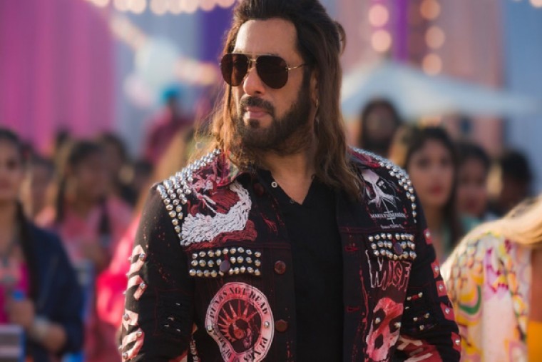 బాలీవుడ్ కండలవీరుడు సల్మాన్ ఖాన్ పుట్టినరోజు..!!