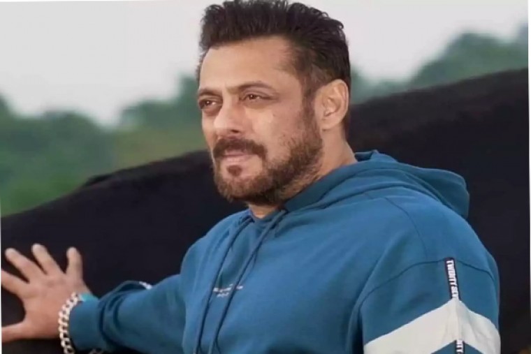 గన్ లైసెన్స్ కోసం పోలీస్ స్టేషన్ కెళ్లిన స్టార్ హీరో 