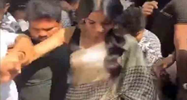 స‌మంత‌కూ అభిమానుల తాకిడితో చేదు అనుభవం 
