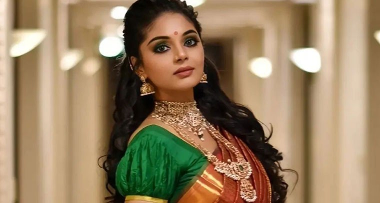 ట్రెడిషనల్ లుక్ లో సనమ్ శెట్టి