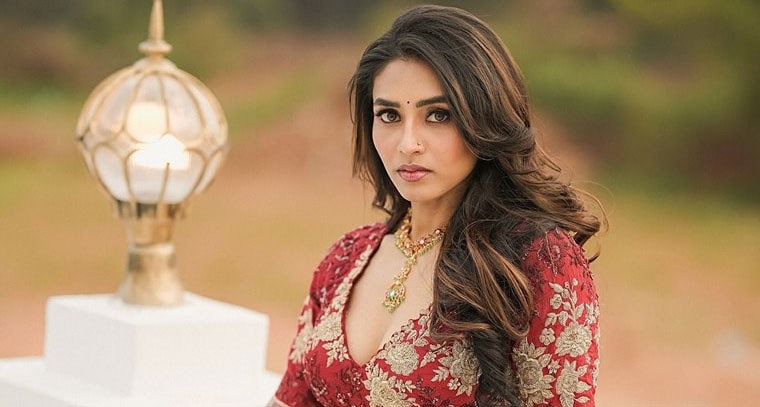  ఫోటోగ్రాఫర్లపై కాంతార నటి సప్తమి గౌడ  ఫైర్ ...