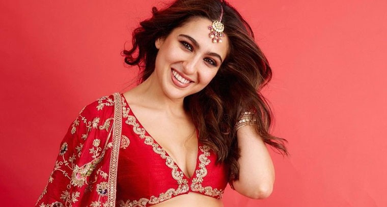 రెడ్ లెహంగా లో సారా అలీ ఖాన్ 