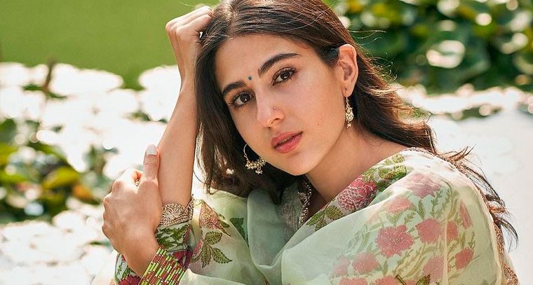 ప్రింటెడ్ సల్వార్ సూట్‌లో  సారా అలీ ఖాన్