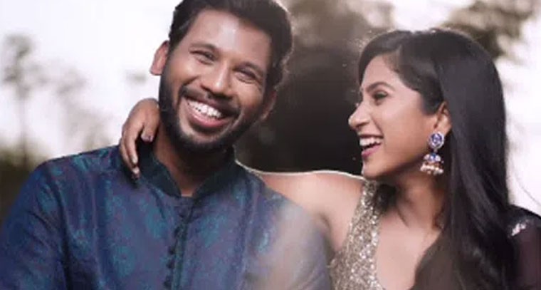 వరుడిని పరిచయం చేసిన ప్రముఖ సింగర్