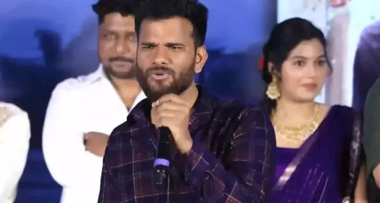 కరెంట్ షాక్‌తో కుడిచేయి కోల్పోయిన దర్శకుడు సాయిలు