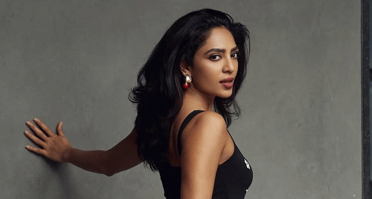 శోభిత అందాల ఆరబోత.. ఫ్యాన్స్ షాక్!