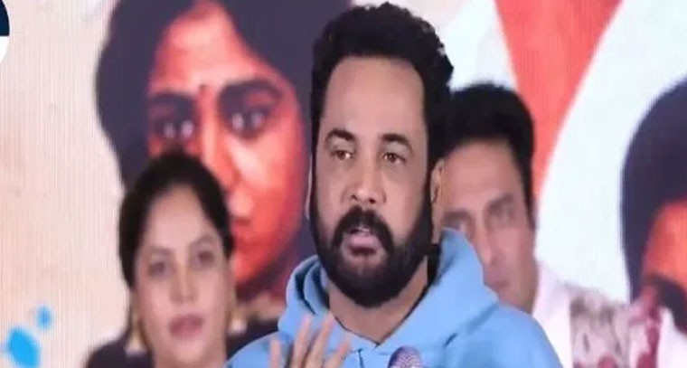 మహిళా కమిషన్ విచారణకు నటుడు శివాజీ హాజరు