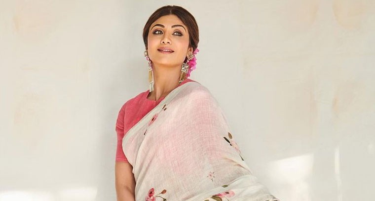 వైట్ కలర్ చీరలో శిల్పాశెట్టి