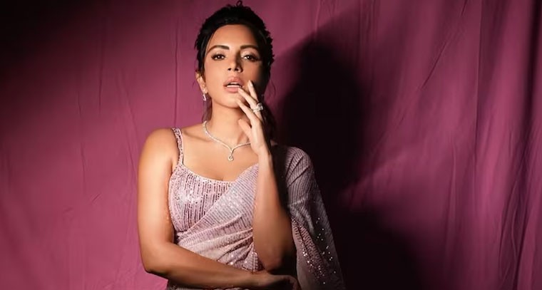 చీరకట్టులో షామా సికందర్ !