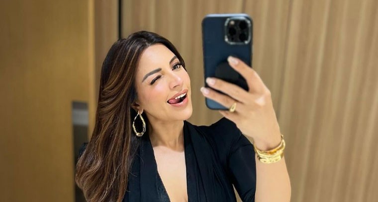 మోనోకినిలో షామా సికందర్