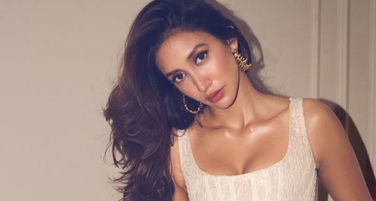 త్రోబ్యాక్ ఫోటోస్ షేర్ చేసిన  శ్రేయా చౌదరి