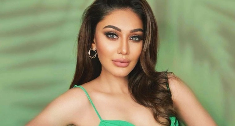 స్విమ్మింగ్ పూల్‌లో షెఫాలీ