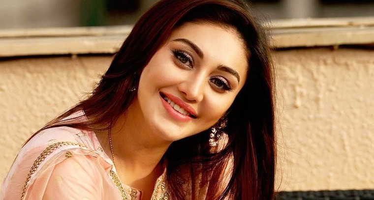 స్టైలిష్ లుక్ లో షెఫాలీ జరీవాలా