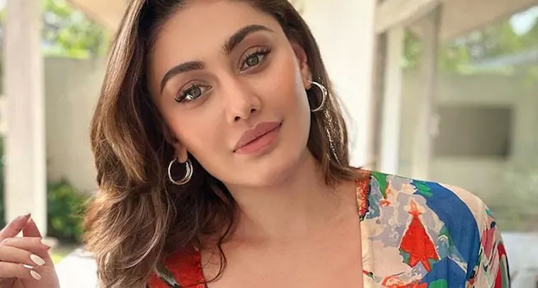 బికినీ లో షెఫాలీ జరీవాలా