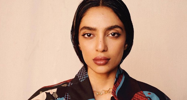 శోభిత స్టైలిష్ పోజులు