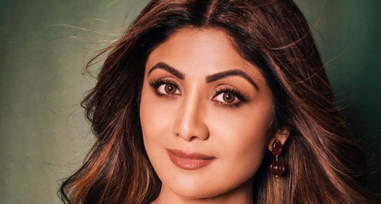 ప్రింటెడ్ సిల్క్ చీర లో శిల్పాశెట్టి 