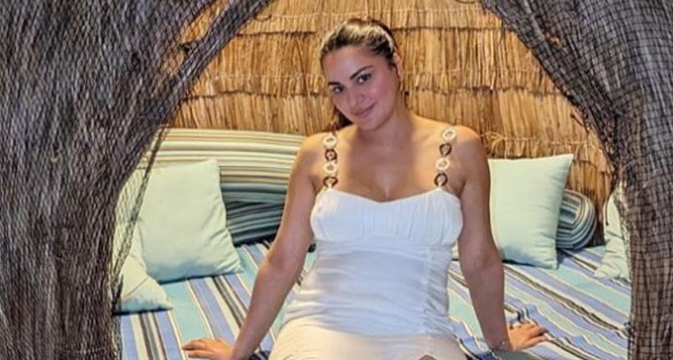 గ్లామరస్ లుక్ లో శ్రద్ధా ఆర్య