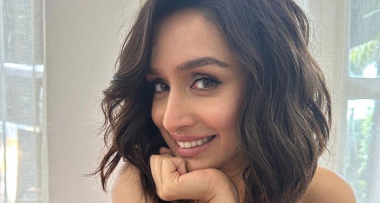 పింక్ కలర్ షార్ట్ డ్రెస్‌లో శ్రద్ధా కపూర్