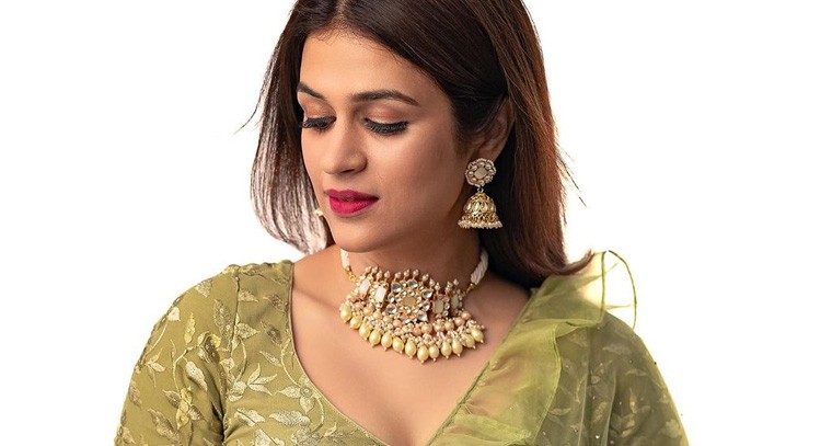 గ్రీన్ లెహంగాలో శ్రద్దా దాస్ 