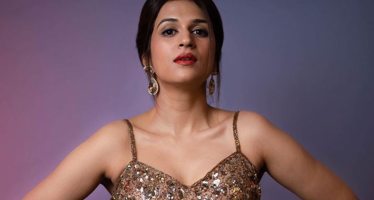 అందాలతో పిచ్చెక్కించిన శ్రద్ధా దాస్