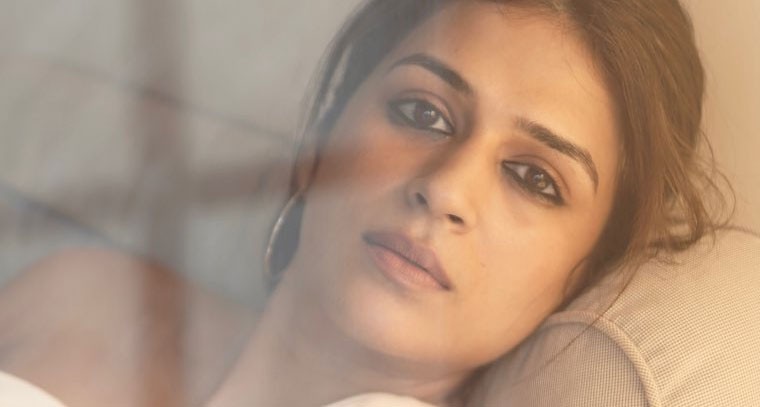 శ్రద్ధా దాస్ గ్లామర్ ట్రీట్.. 

