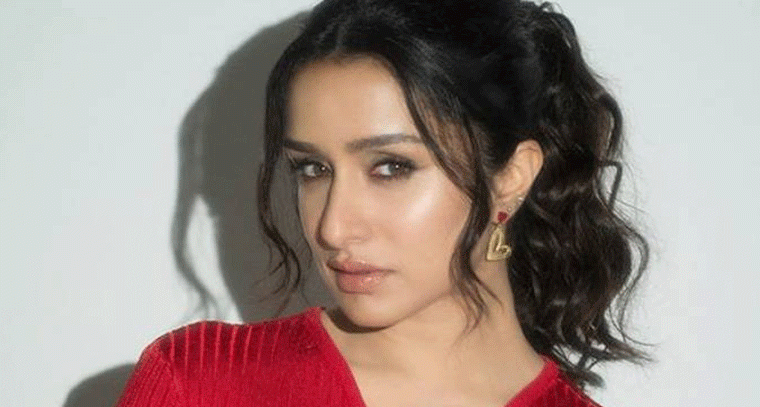 WAVES 2025 లో ఇన్‌స్టాగ్రామ్ హెడ్‌ను కలిసిన శ్రద్ధా కపూర్