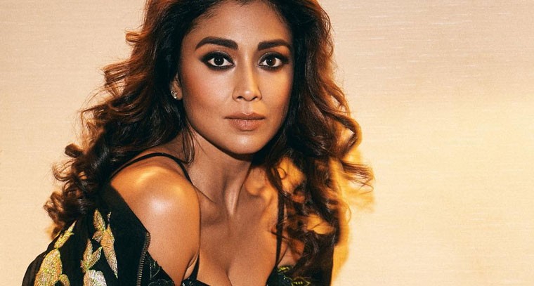 అందాలతో పిచ్చెక్కిస్తున్న శ్రియా