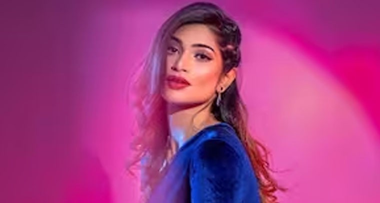 బ్లూ డ్రెస్ లో శుభశ్రీ  ఫొటోస్ 